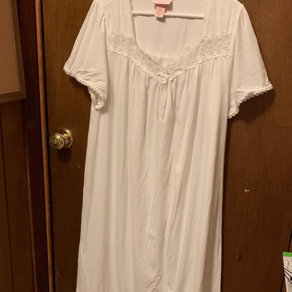 Elegant White Lace-Accented Chemise